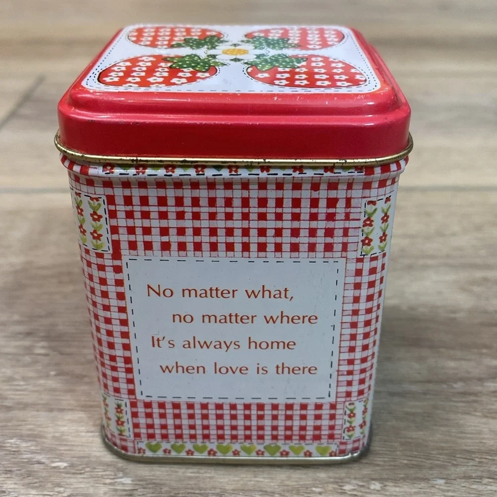 Vintage 1979 Guild House Strawberry Scented Candle with Tin‎ Box